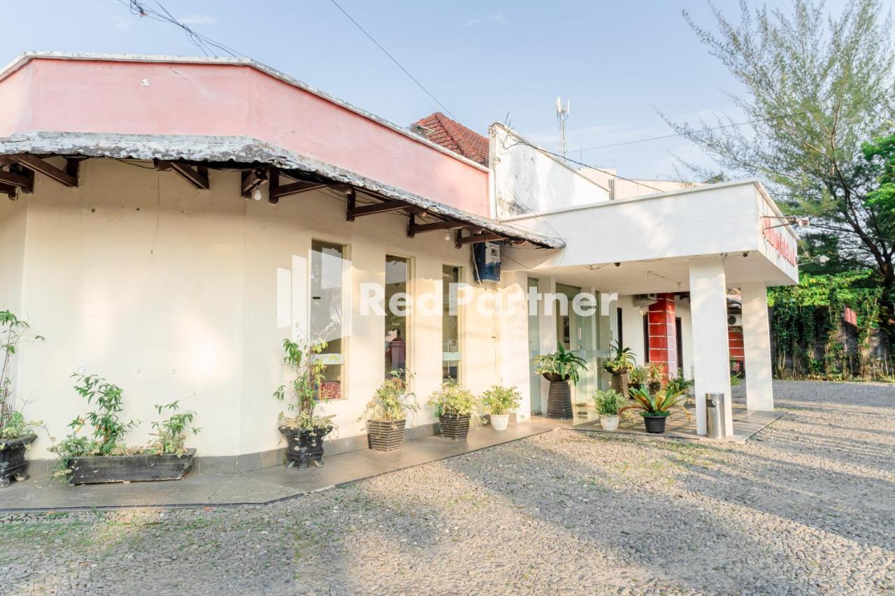 Cherry Pink Hotel Medan Mitra Reddoorz Εξωτερικό φωτογραφία