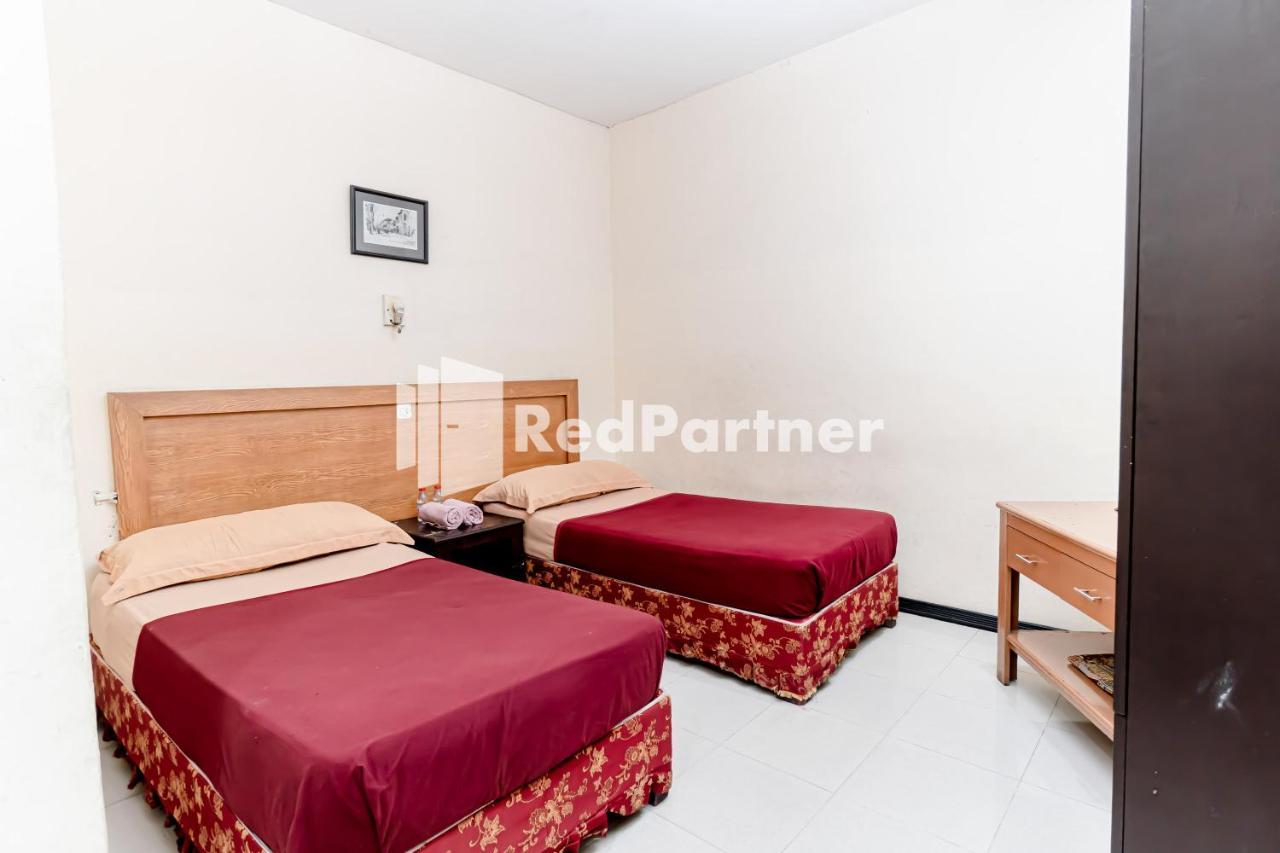 Cherry Pink Hotel Medan Mitra Reddoorz Εξωτερικό φωτογραφία